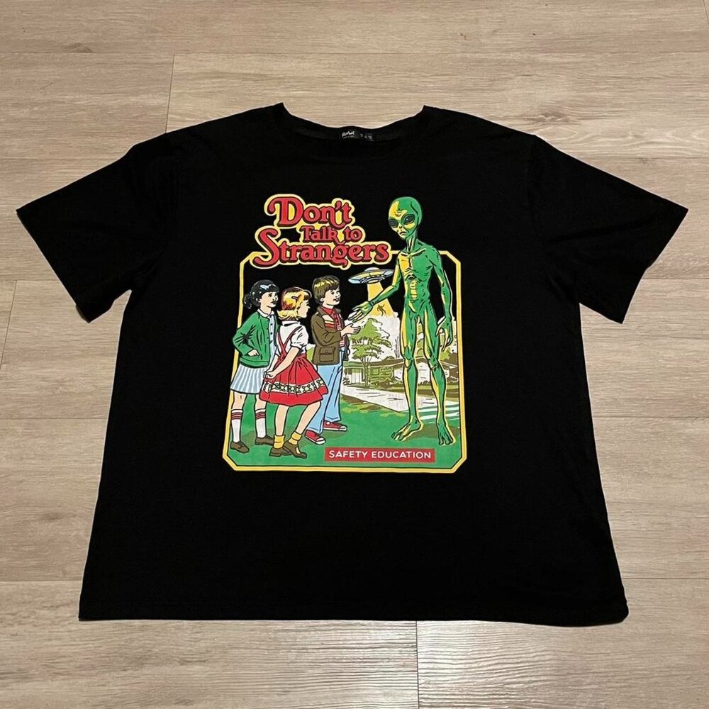 BLACK OVERSIZED GRAPHIC TEE (DONT TALK TO STANGERS)